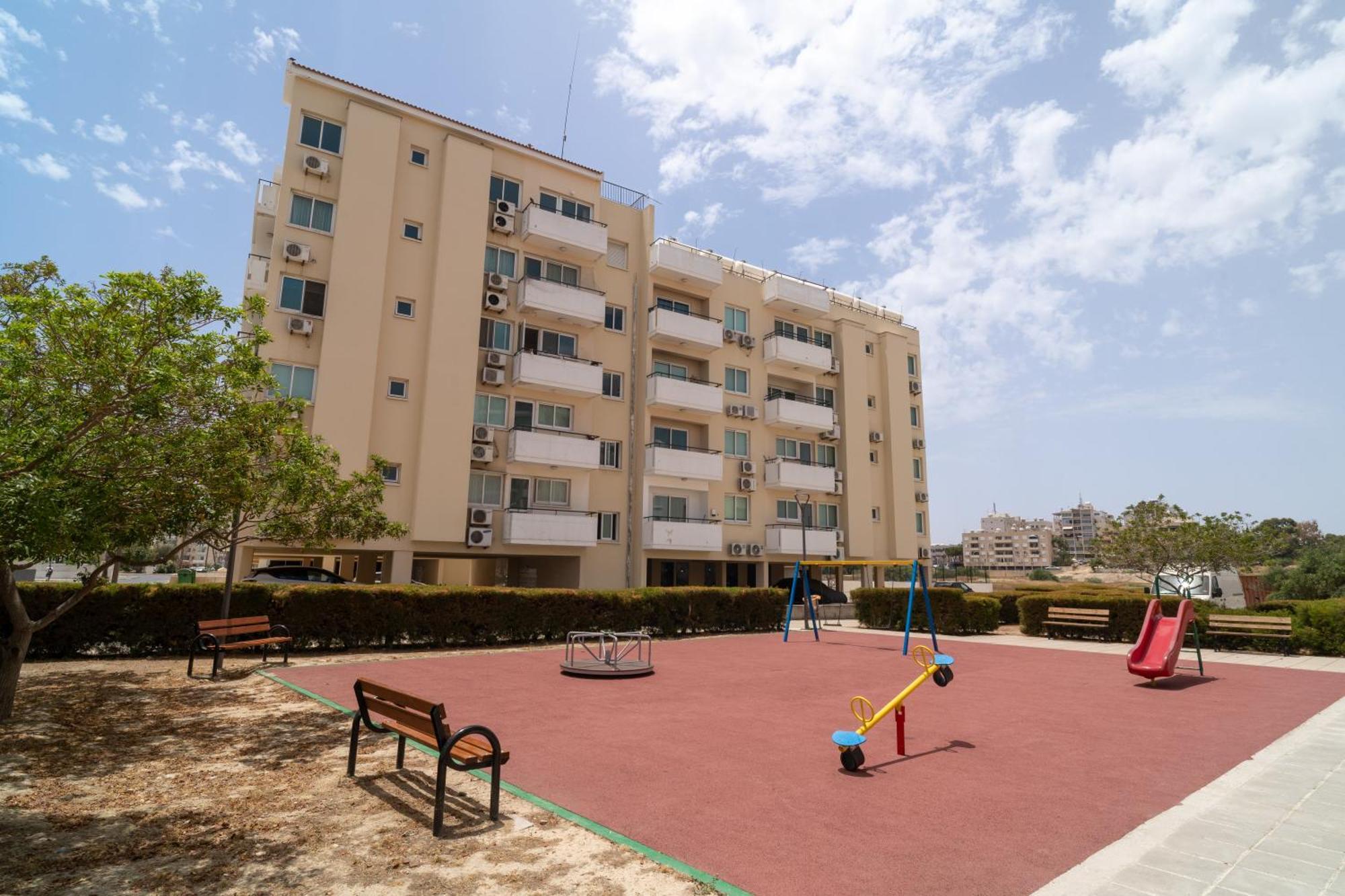 Апартаменты Kave Blue Mackenzie 1 Bdr Flat With Pool Ларнака Экстерьер фото