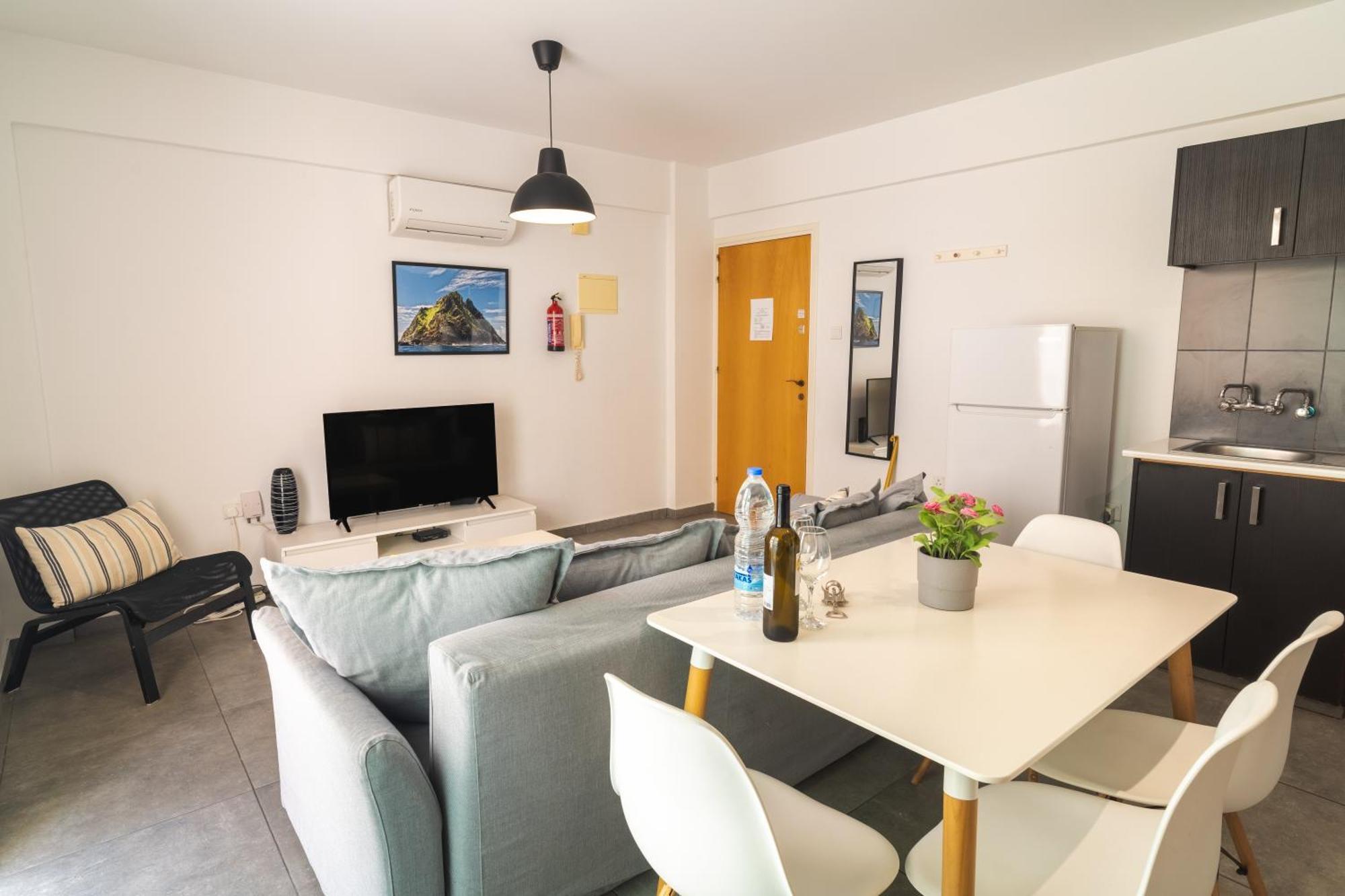 Апартаменты Kave Blue Mackenzie 1 Bdr Flat With Pool Ларнака Экстерьер фото