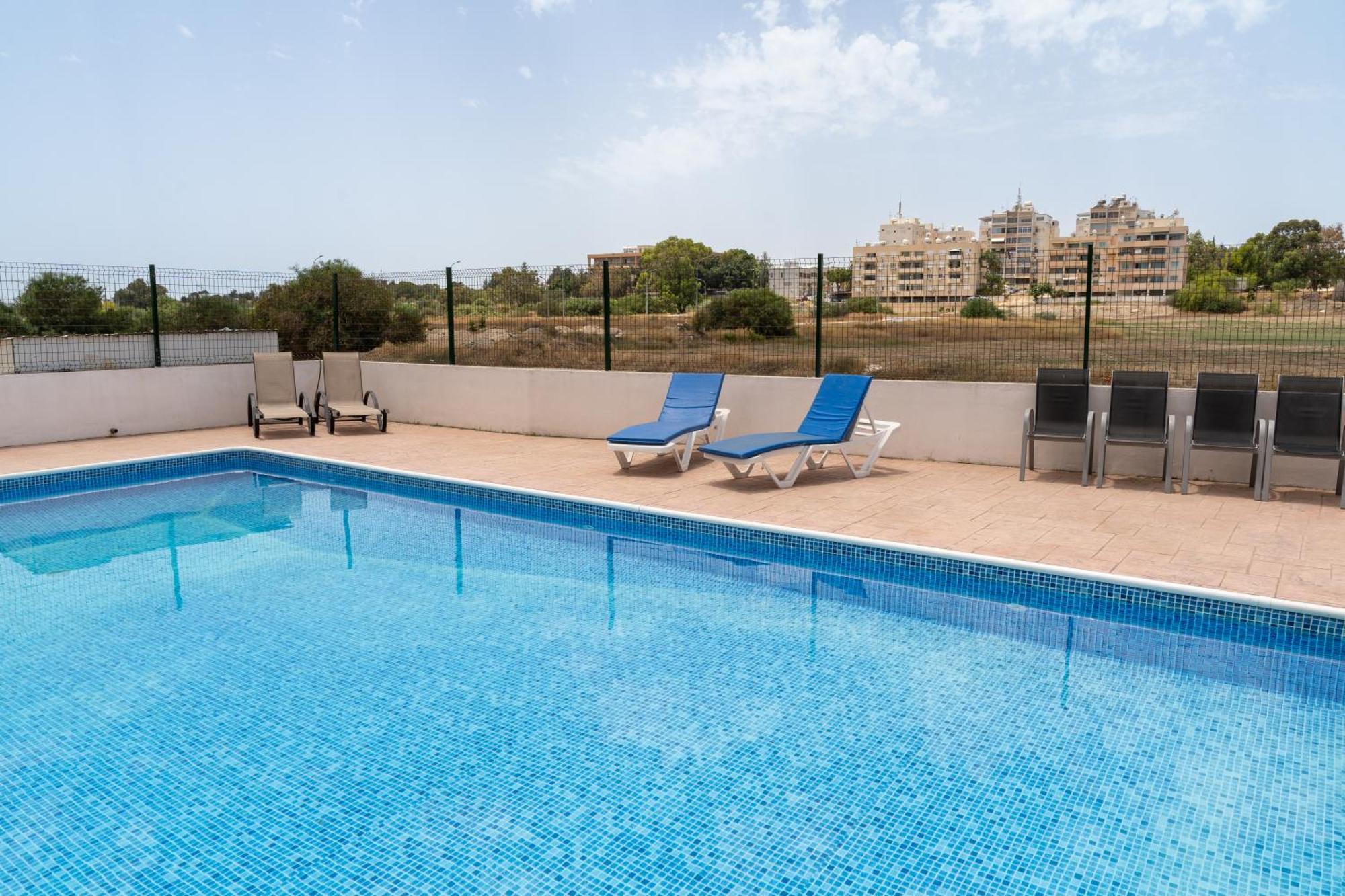 Апартаменты Kave Blue Mackenzie 1 Bdr Flat With Pool Ларнака Экстерьер фото